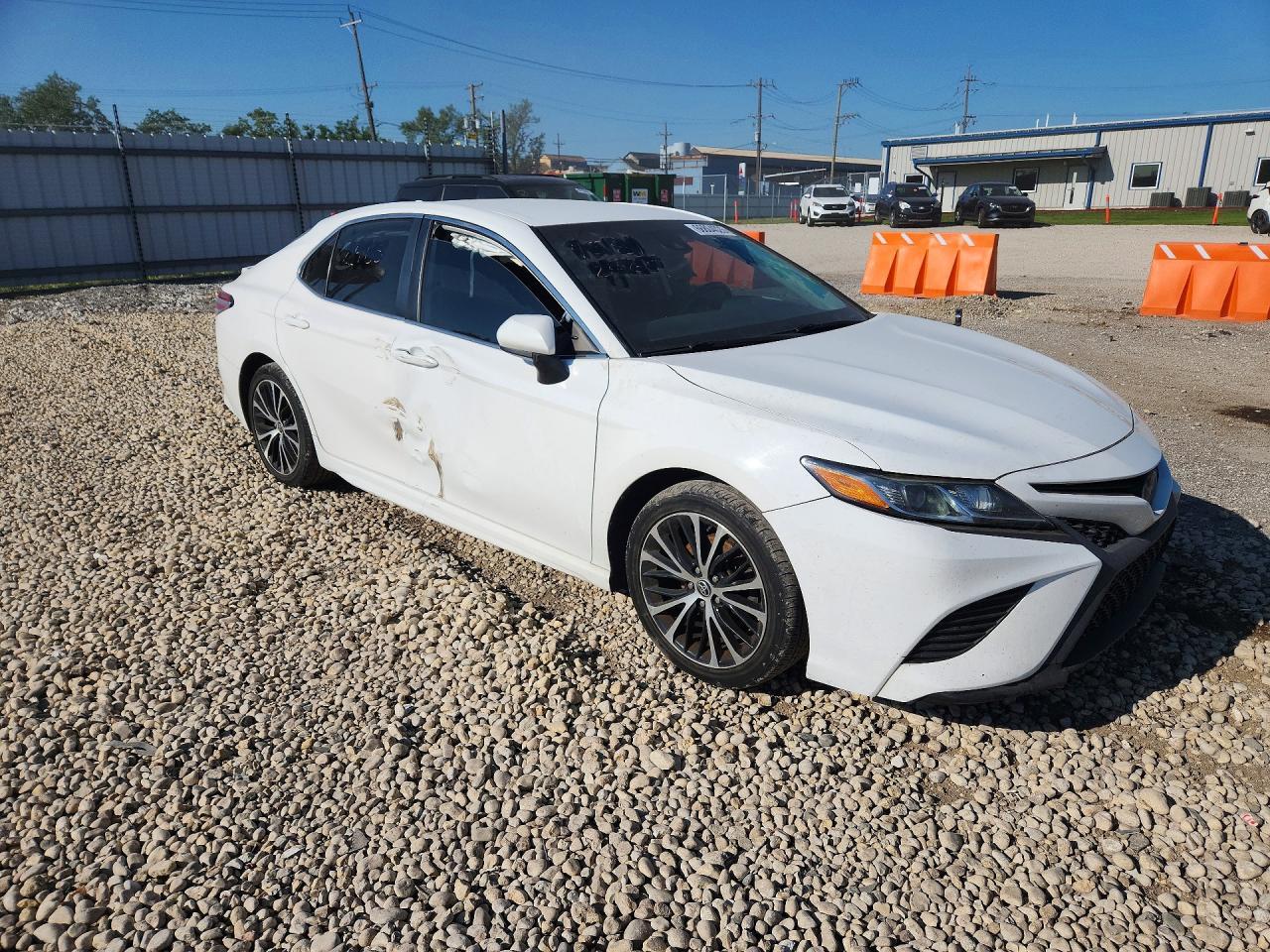 2020 Toyota Camry Se - Фото 4