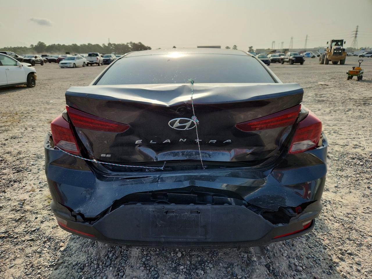 2020 Hyundai Elantra Se - Фото 6