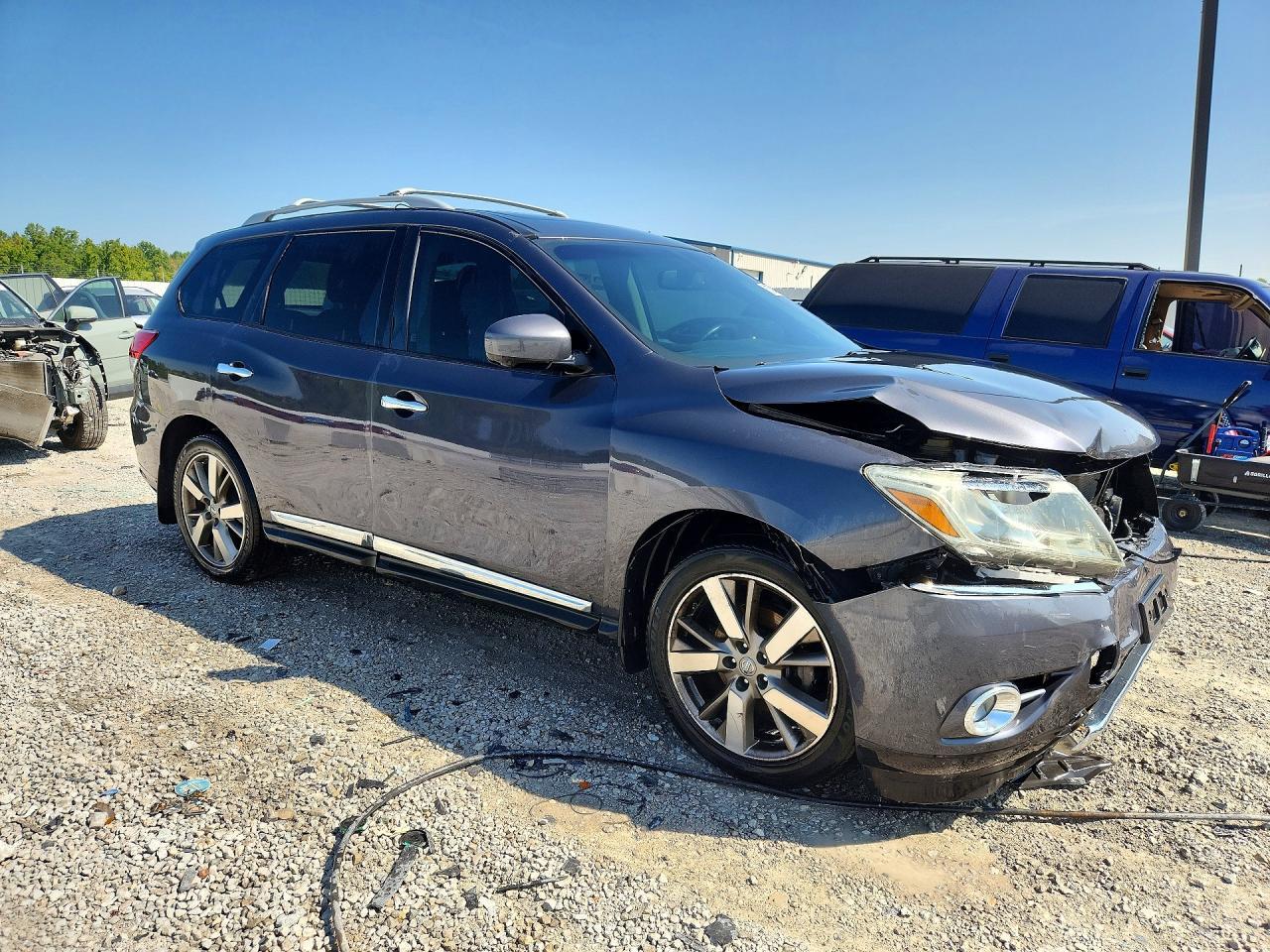 2014 Nissan Pathfinder S - Image 4