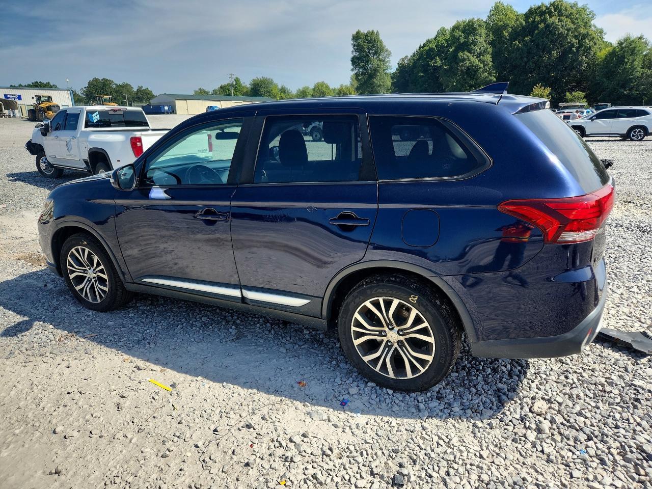 2017 Mitsubishi Outlander Se - Фото 2