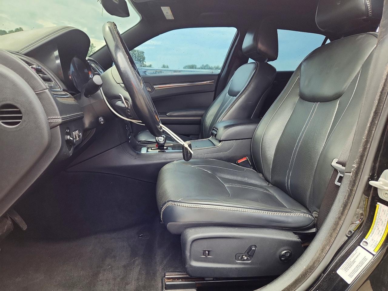 2013 Chrysler 300C Varvatos - Image 7