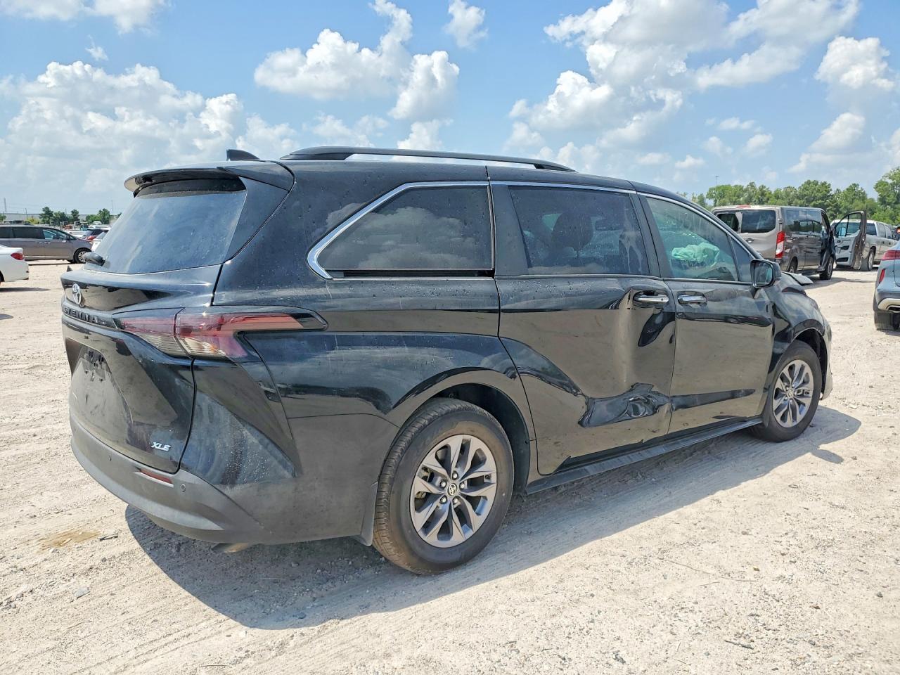 2025 Toyota Sienna Xle - Фото 3