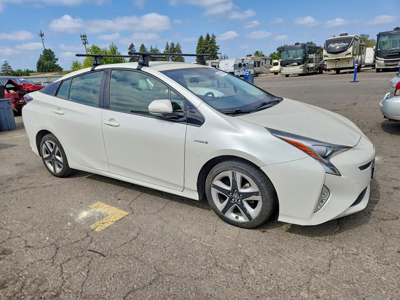 2016 Toyota Prius Three Touring - Фото 4