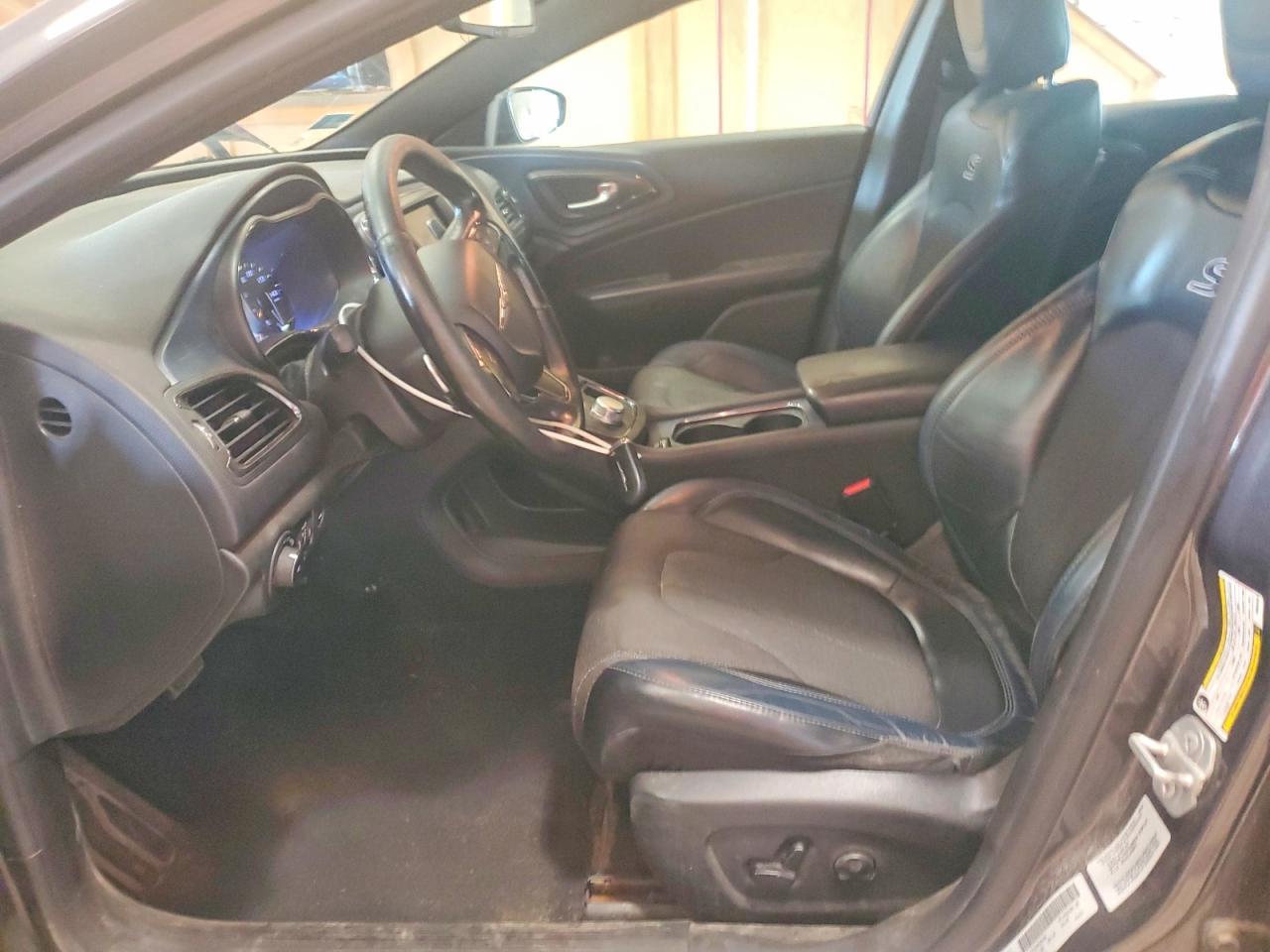 2015 Chrysler 200 S - Image 7
