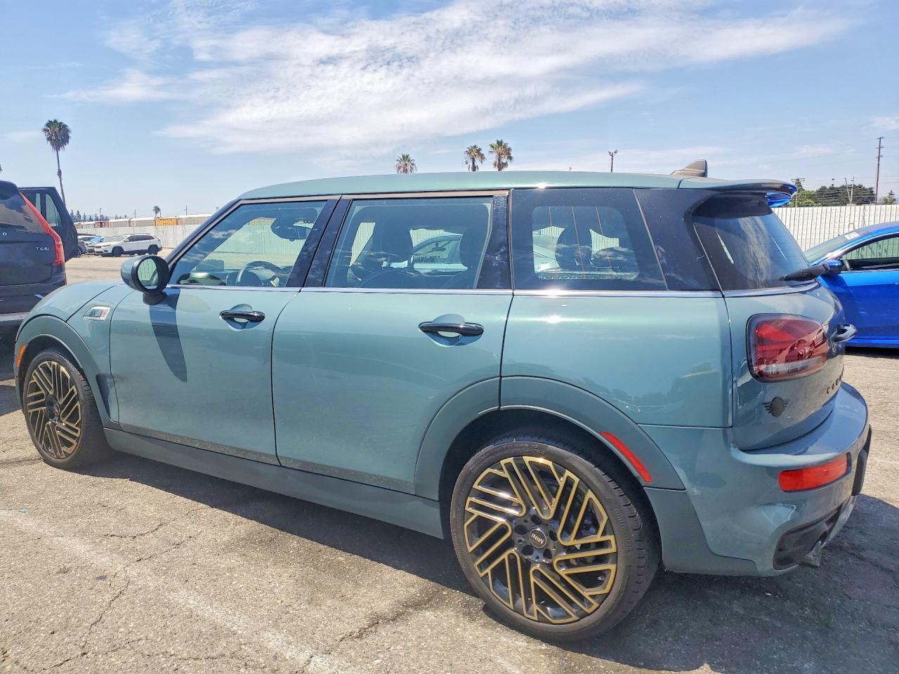 2024 Mini Cooper S Clubman - Image 2