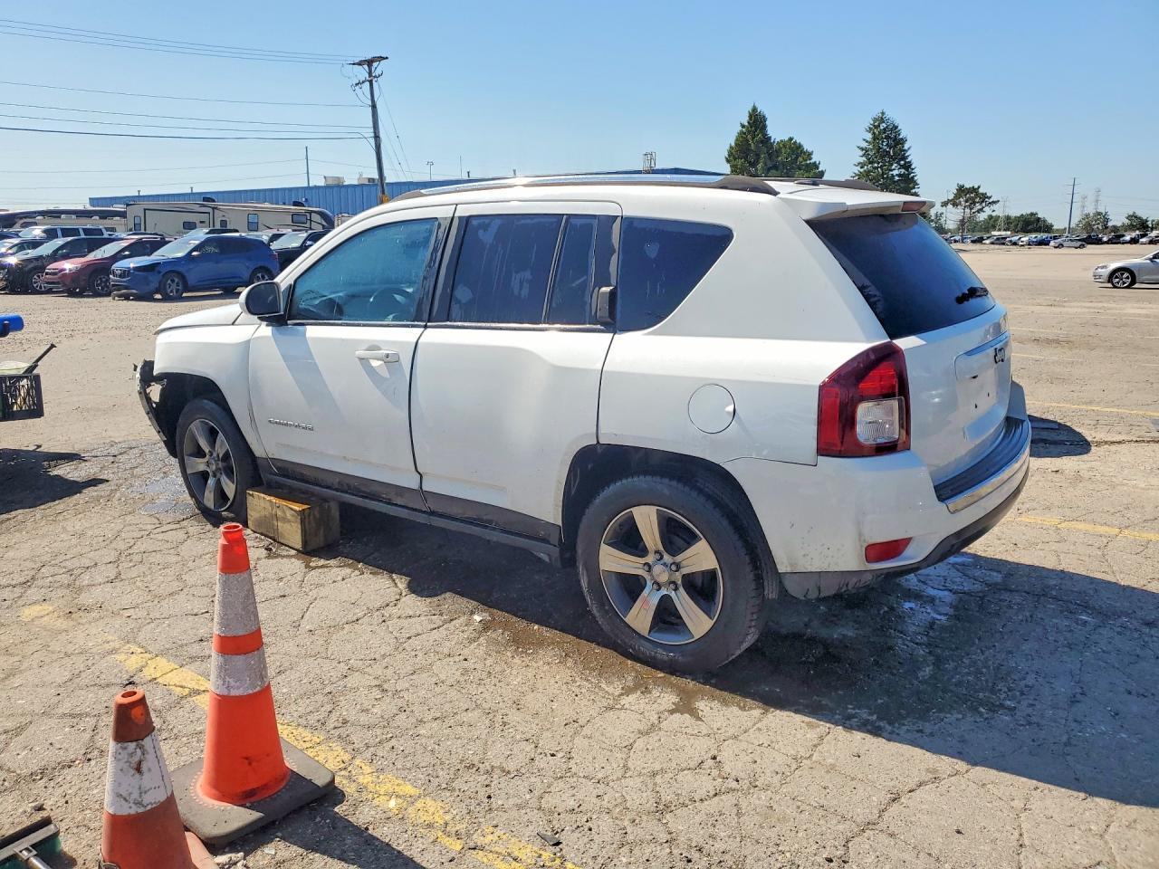 2017 Jeep Compass Latitude - Фото 2