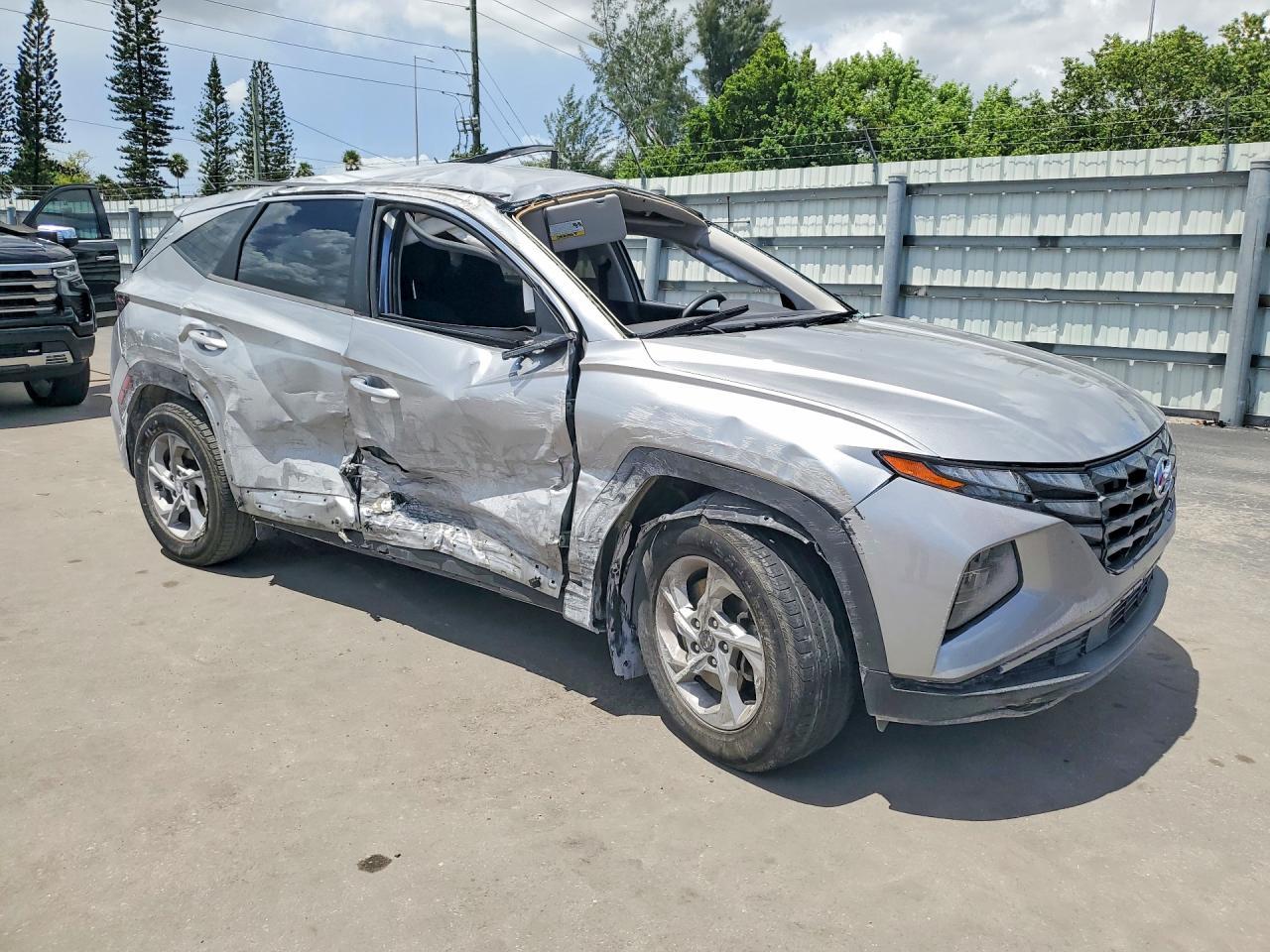 2022 Hyundai Tucson Se - Image 4