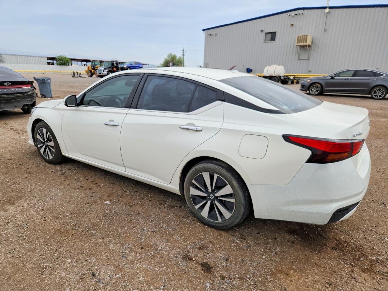 2019 Nissan Altima Sv - Image 2