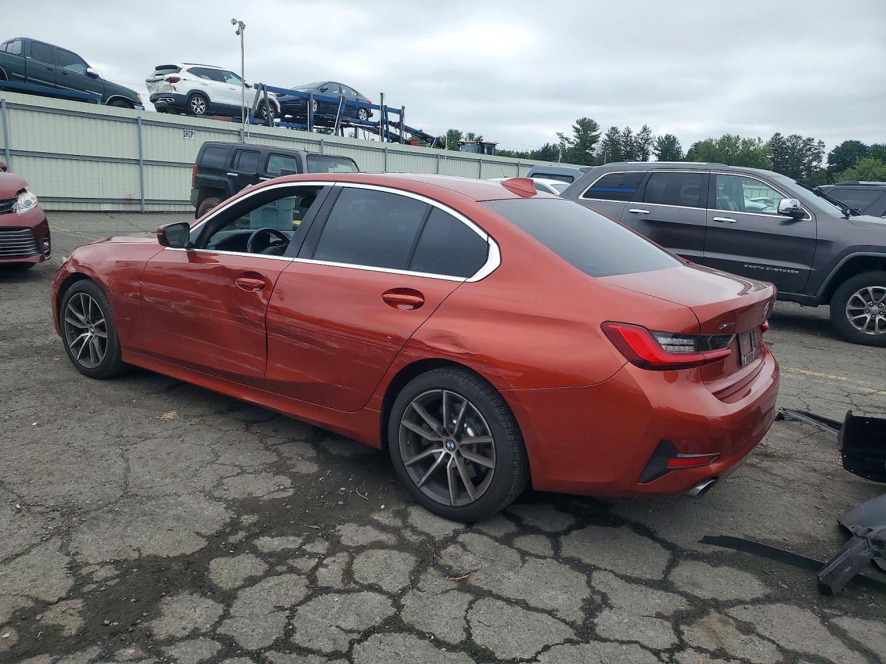 2019 BMW 330Xi - Фото 2