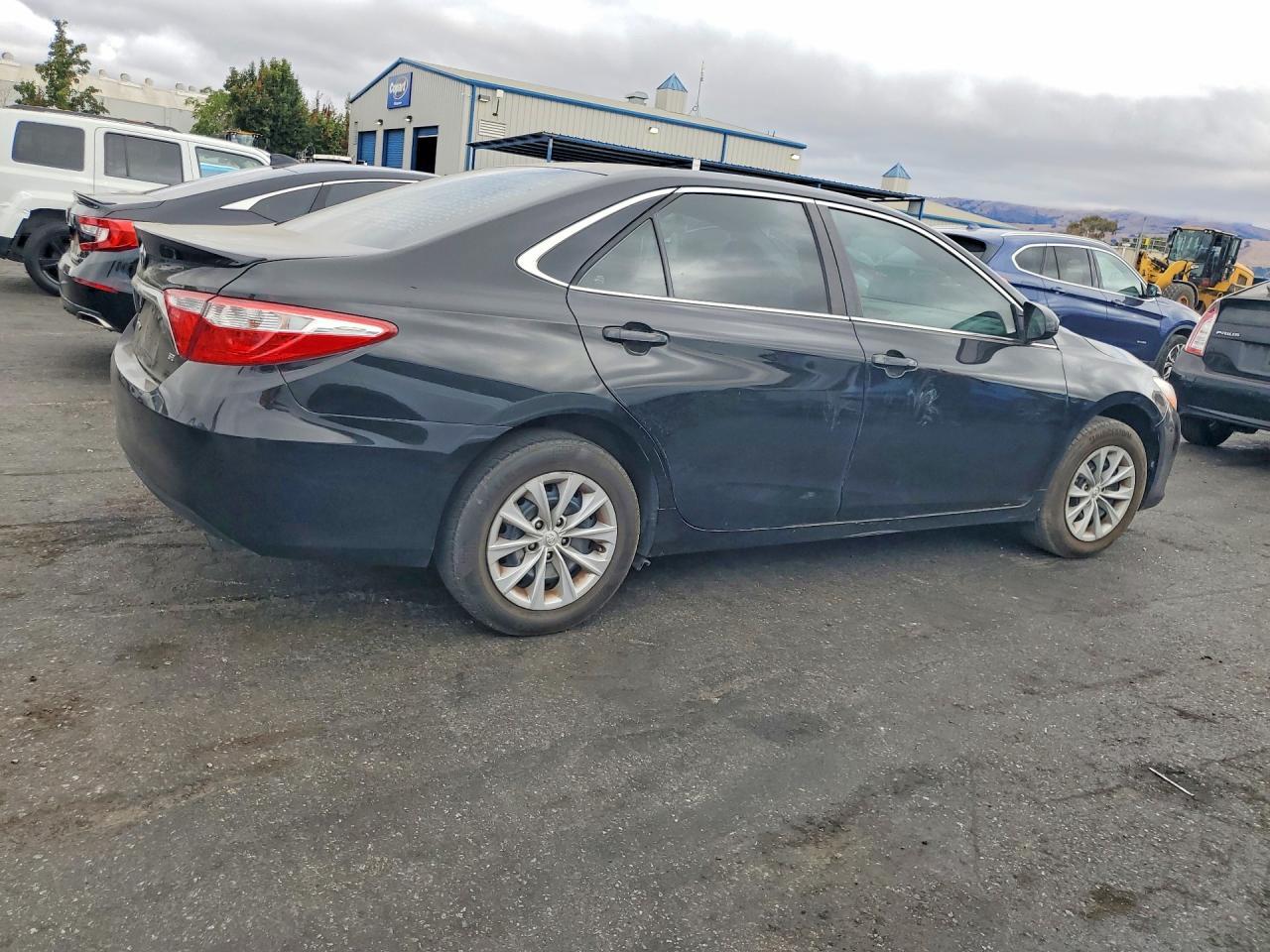 2017 Toyota Camry Le - Фото 3