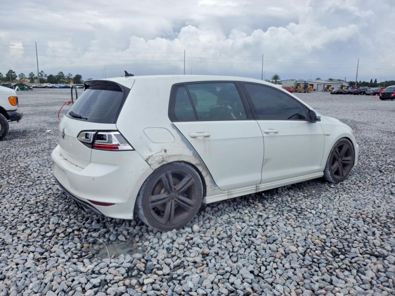 2016 Volkswagen Golf R - Фото 3