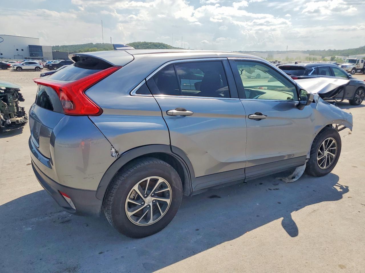 2020 Mitsubishi Eclipse Cross Es - Image 3