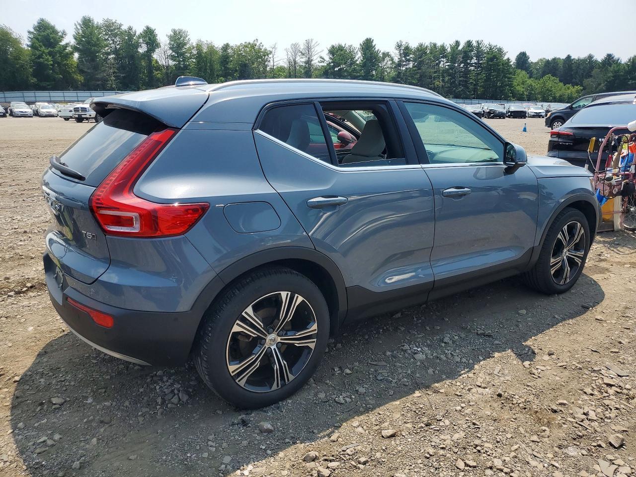 2022 Volvo Xc40 T5 Inscription - Image 3