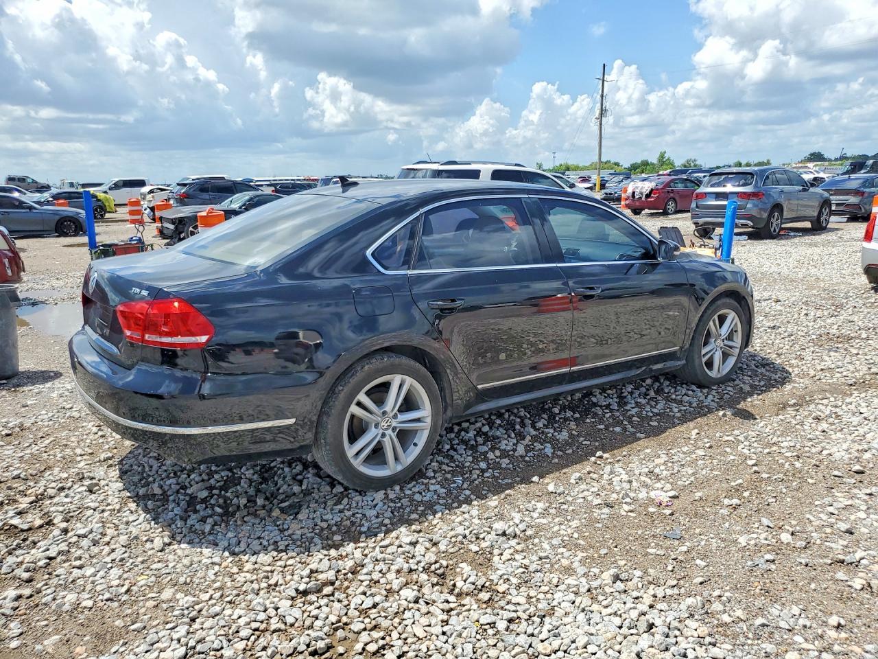2013 Volkswagen Passat Se - Image 3