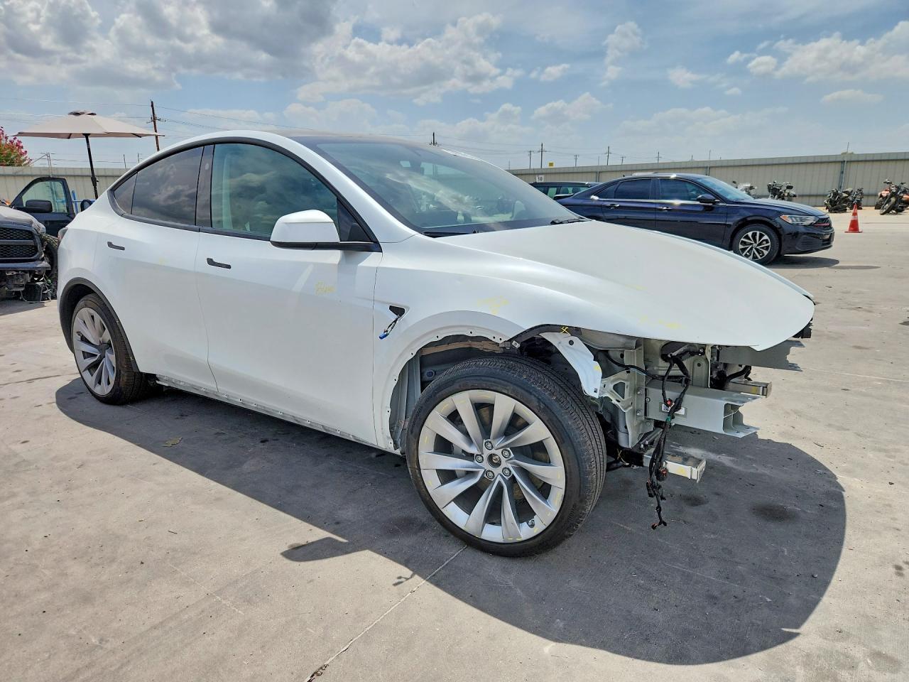 2026 Tesla Model Y - Фото 4
