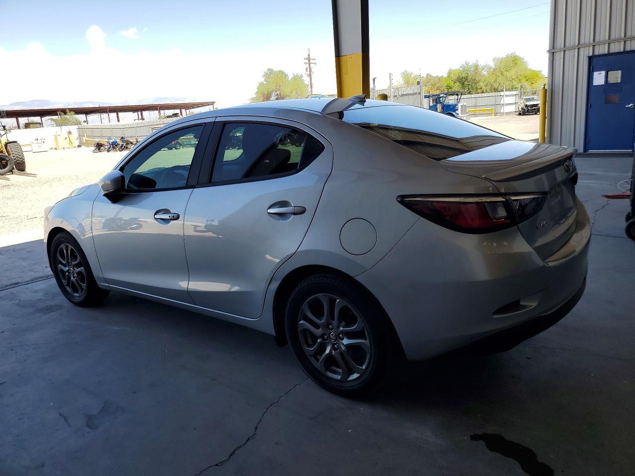 2020 Toyota Yaris Le - Фото 2