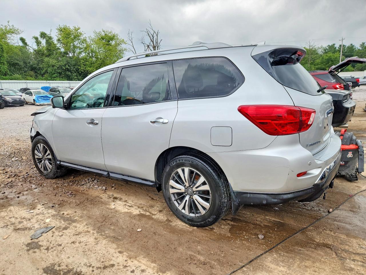 2020 Nissan Pathfinder Sl - Фото 2