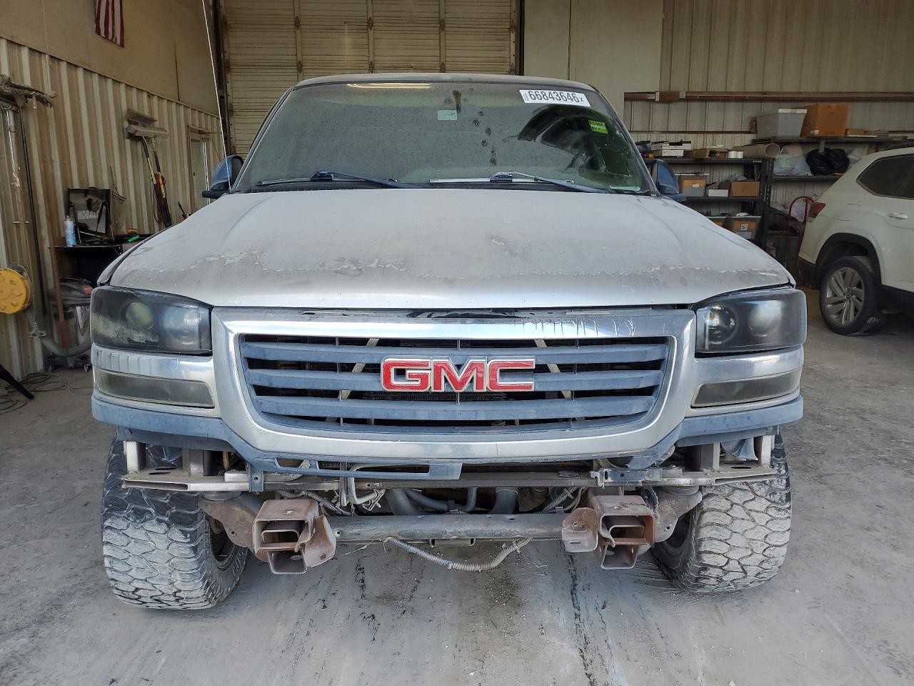 2003 GMC Sierra C2500 Heavy Duty - Image 5