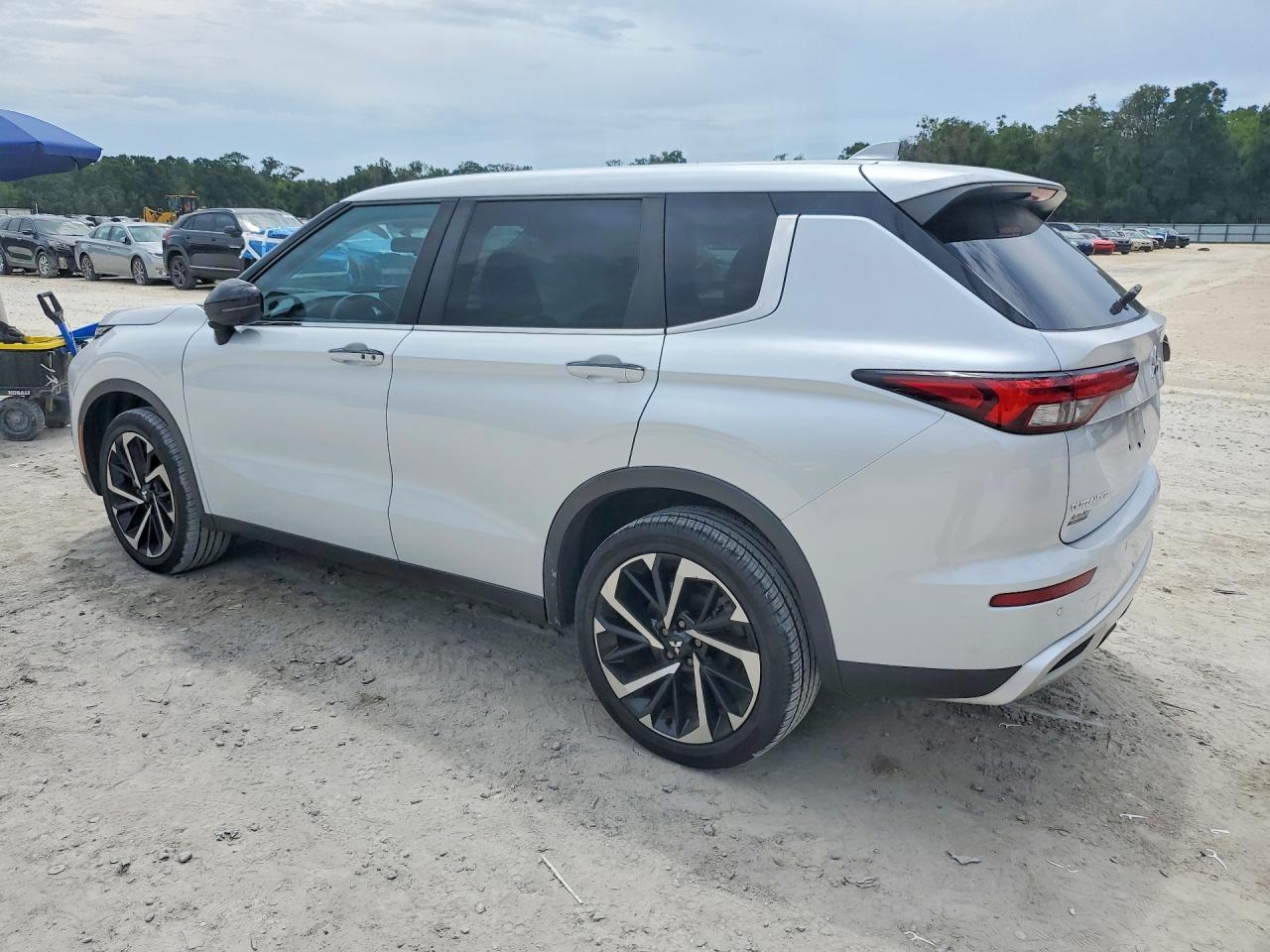 2022 Mitsubishi Outlander Se - Фото 2