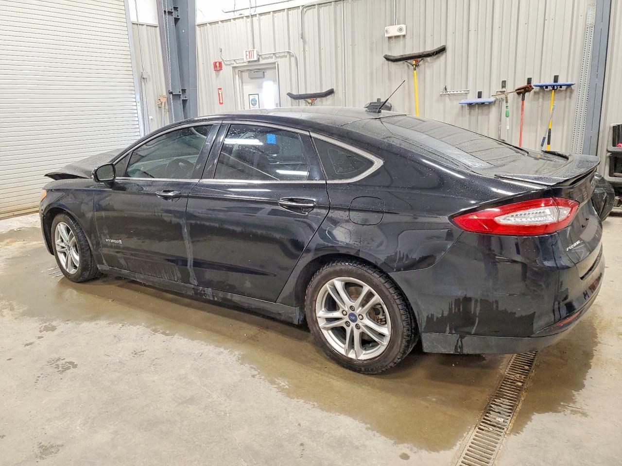 2016 Ford Fusion Titanium Hev - Image 2