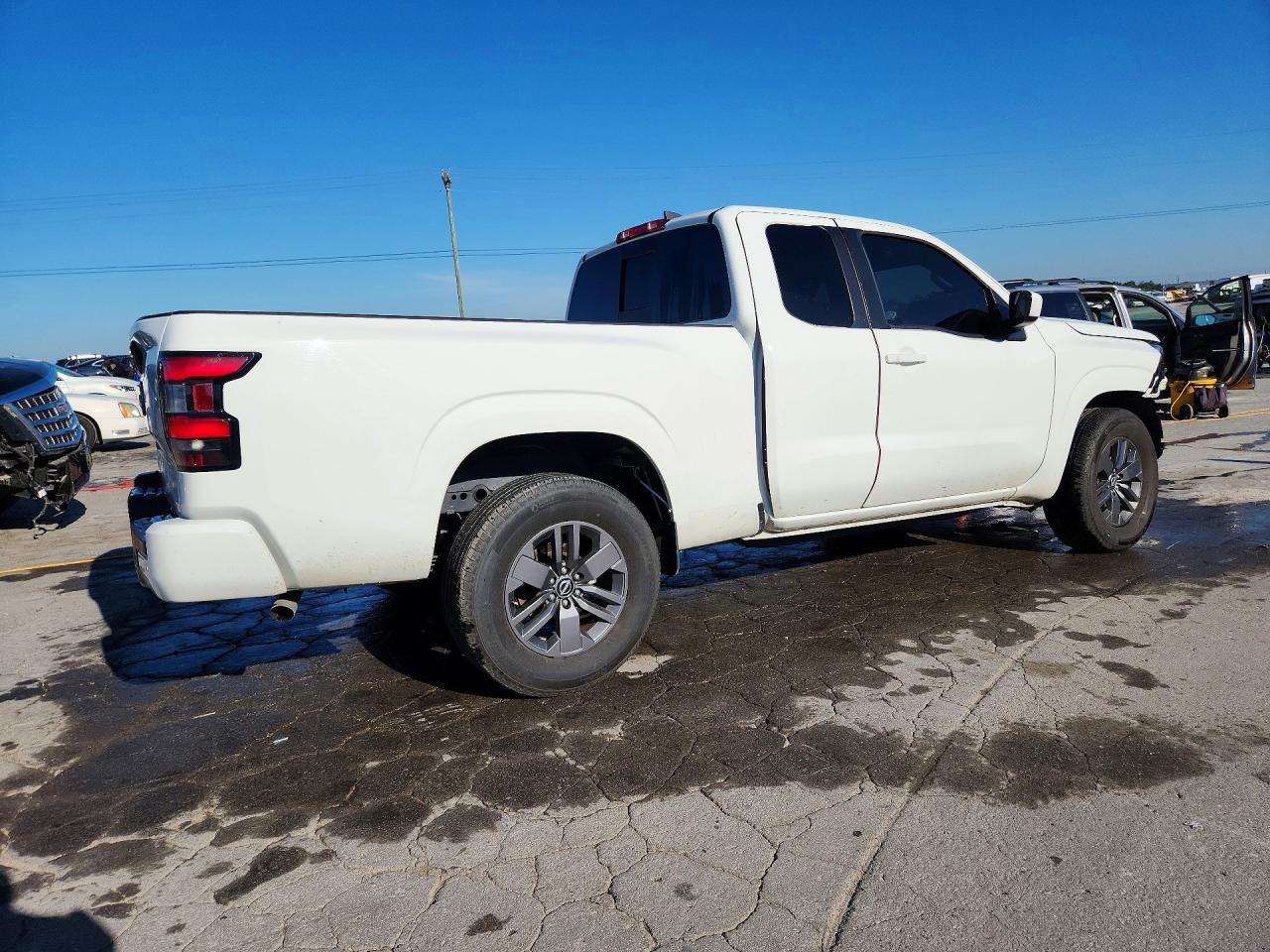 2025 Nissan Frontier Sv - Image 3