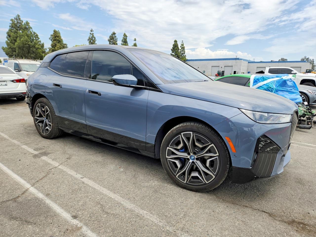2025 BMW Ix xDrive50 - Фото 4