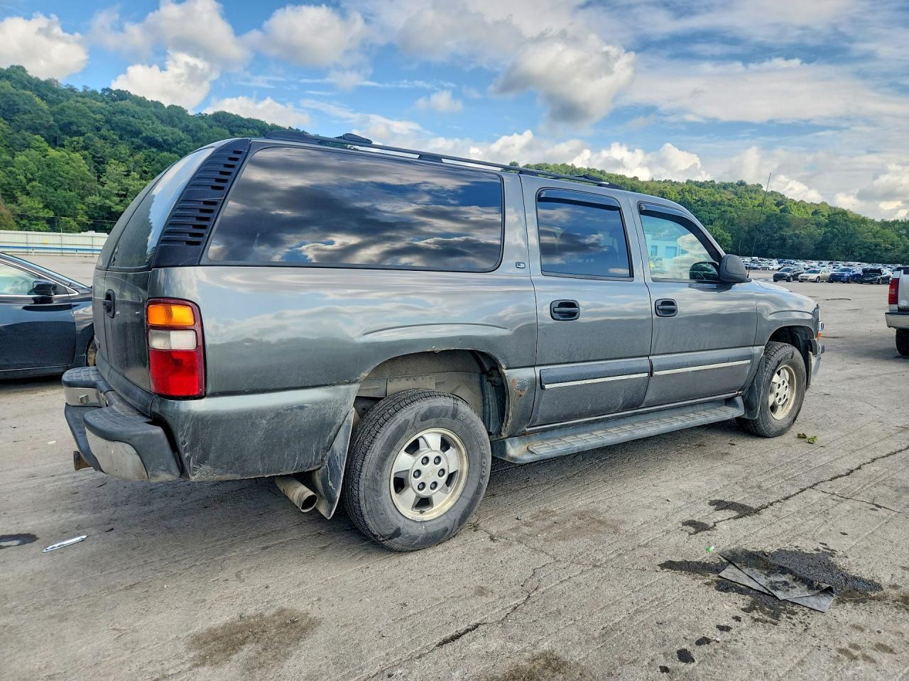 2001 Chevrolet Suburban K1500 - Image 3