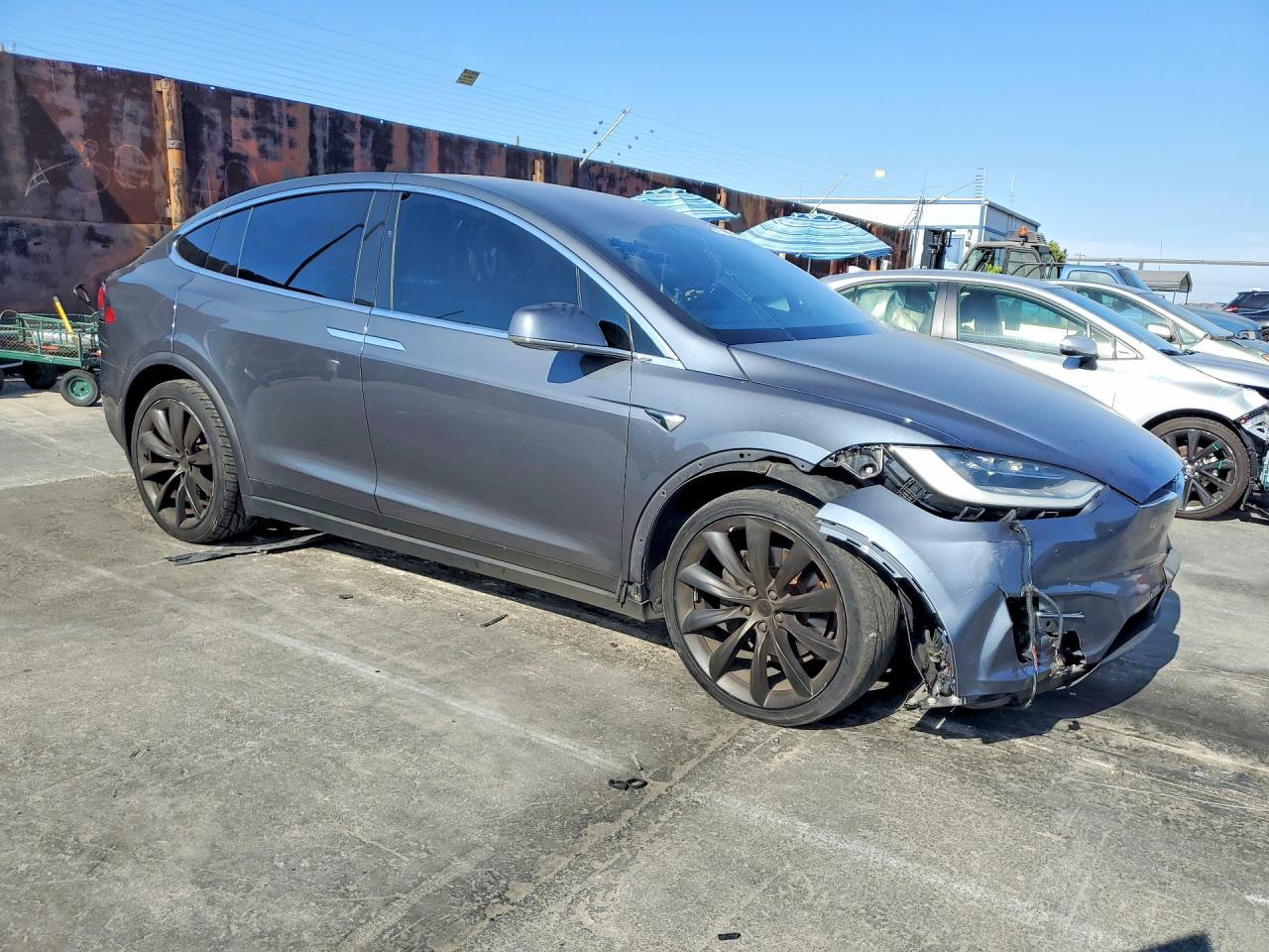 2020 Tesla Model X - Фото 4