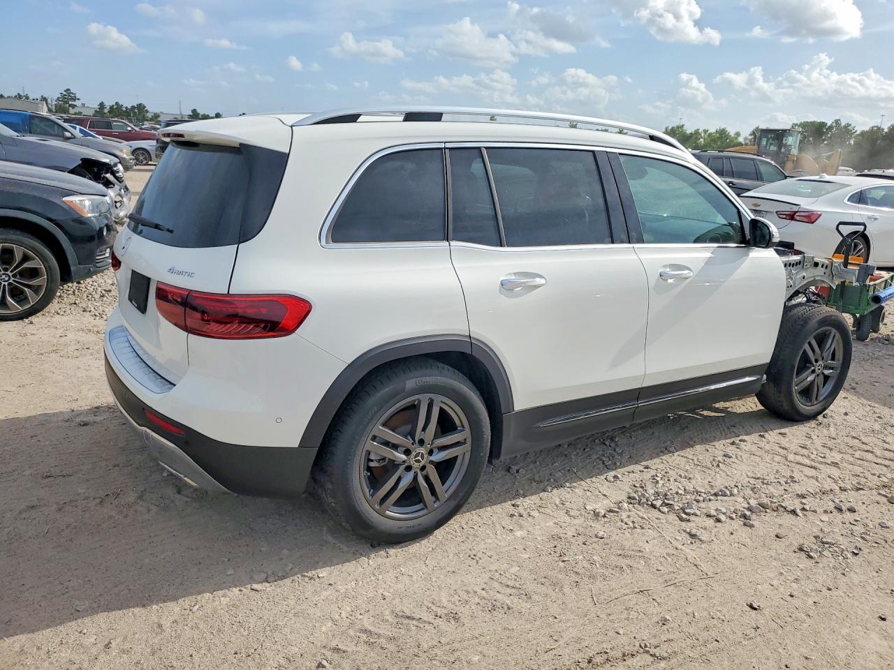 2025 Mercedes-Benz Glb 250 4Matic - Image 3