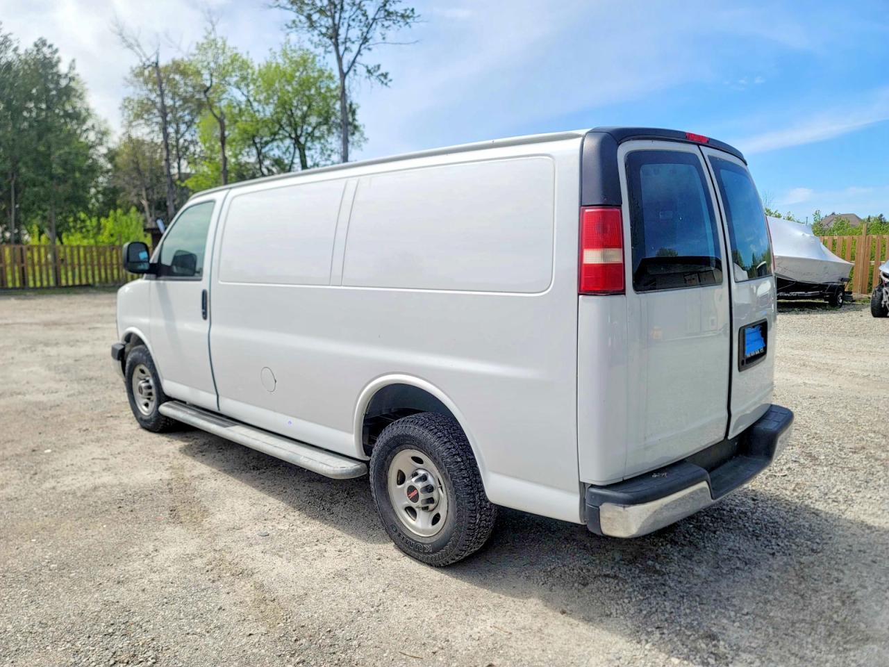 2017 GMC Savana G2500 - Фото 3