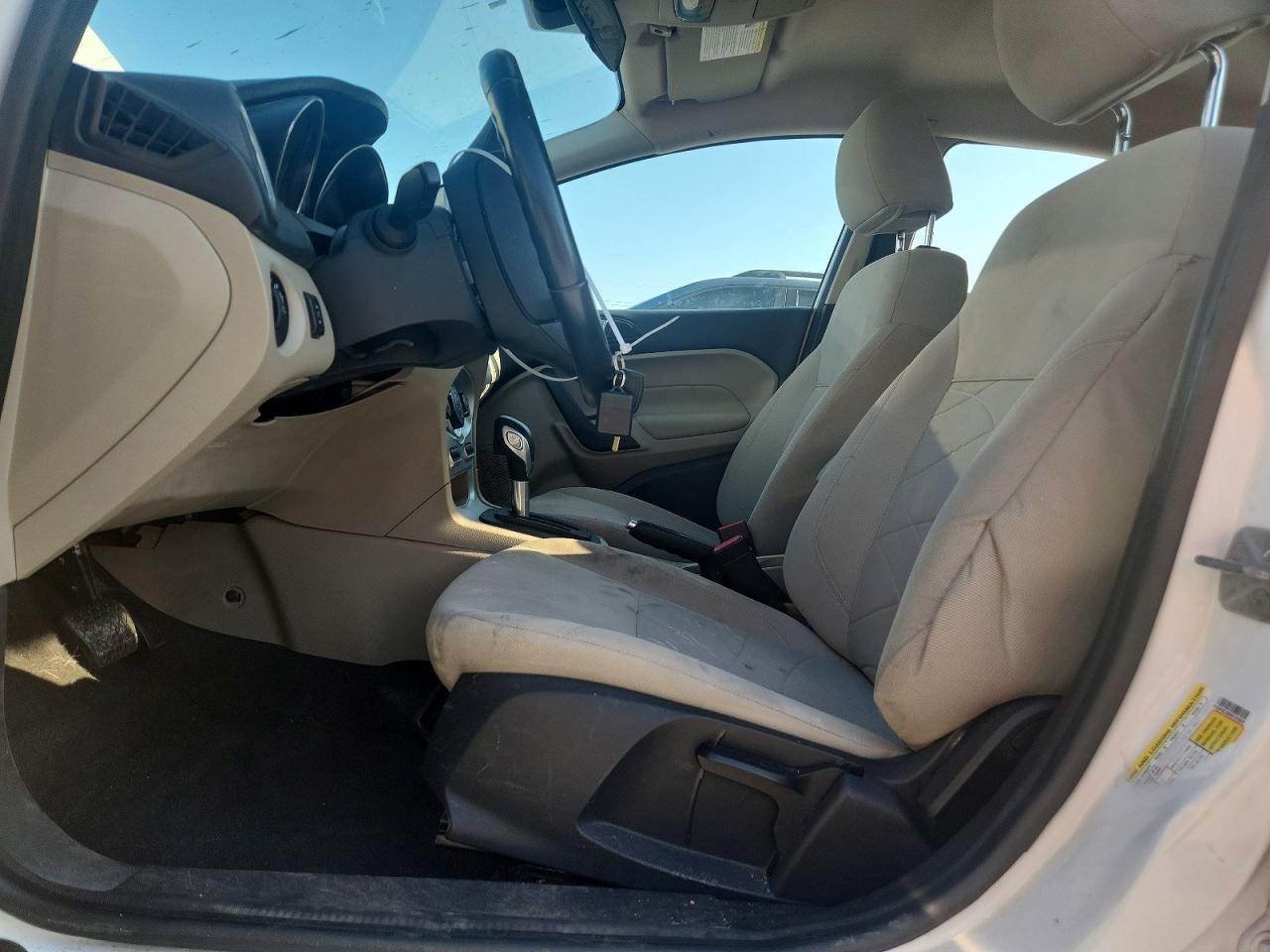 2014 Ford Fiesta Se - Фото 7