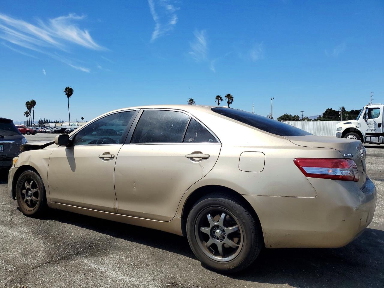 2010 Toyota Camry Le - Image 2