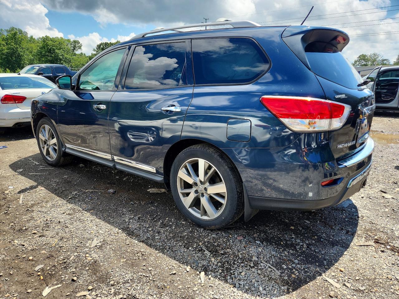 2015 Nissan Pathfinder S - Фото 2