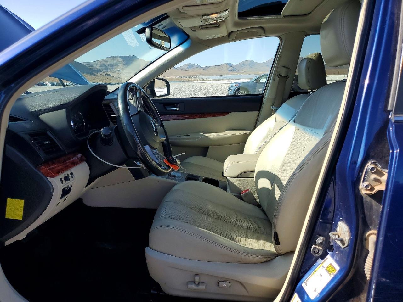 2011 Subaru Outback 2.5I Limited - Image 7