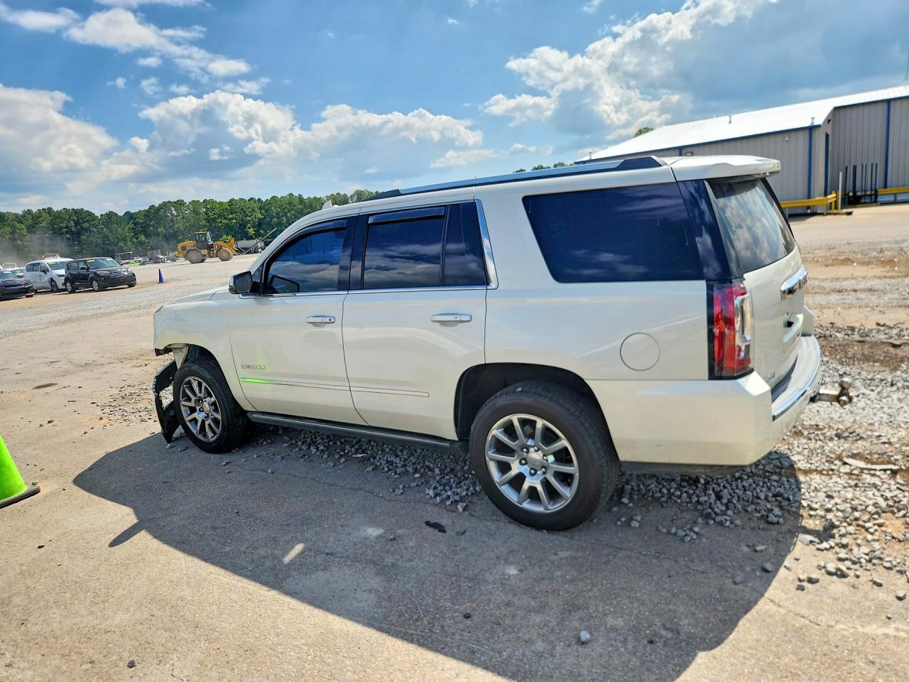2015 GMC Yukon Denali - Фото 2