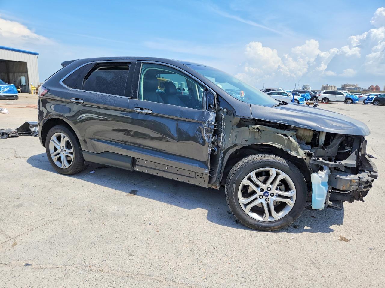 2017 Ford Edge Titanium - Image 4