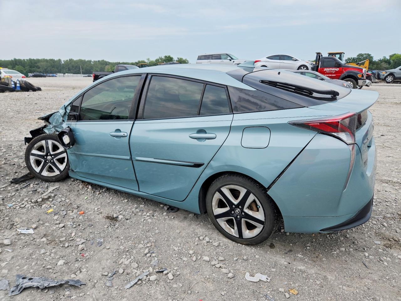 2016 Toyota Prius Three Touring - Фото 2