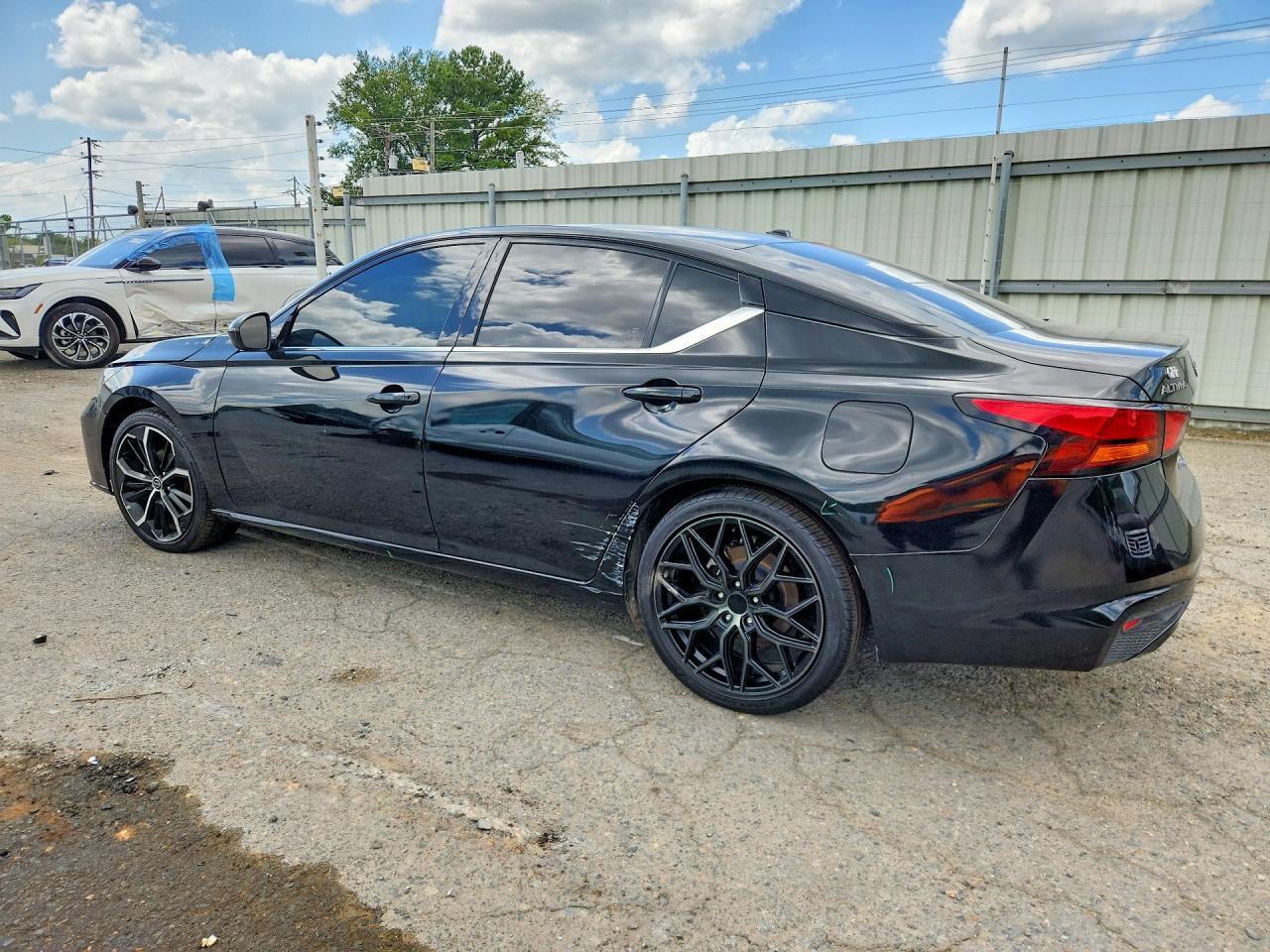2023 Nissan Altima Sr - Image 2