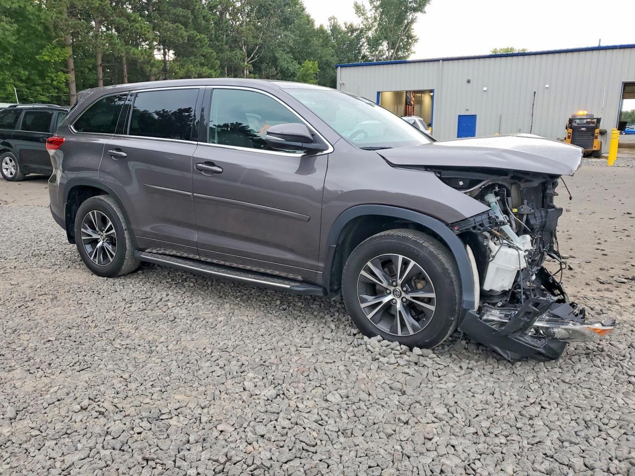 2017 Toyota Highlander Le Plus - Фото 4