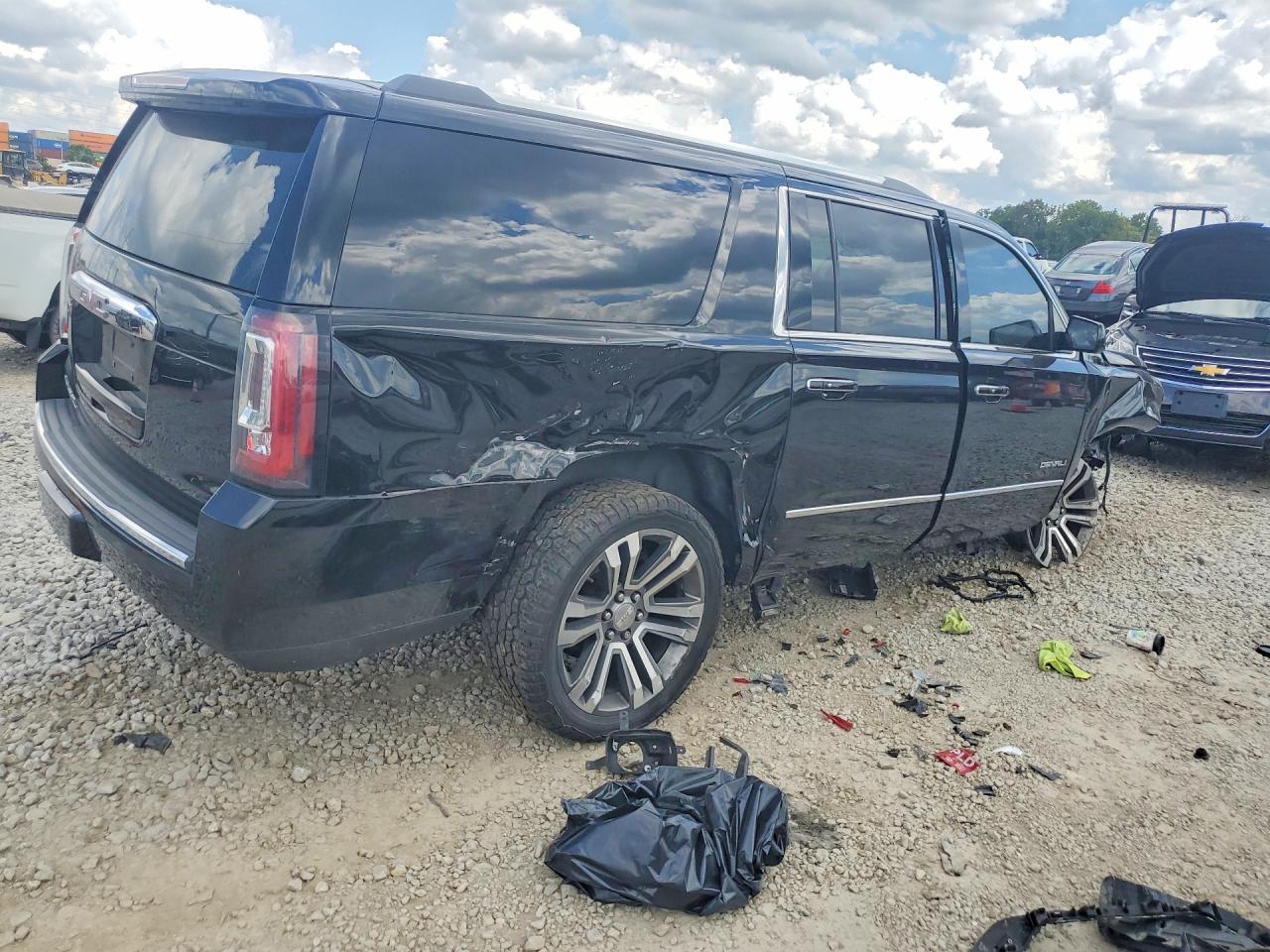 2024 GMC Yukon Xl At4 - Фото 3