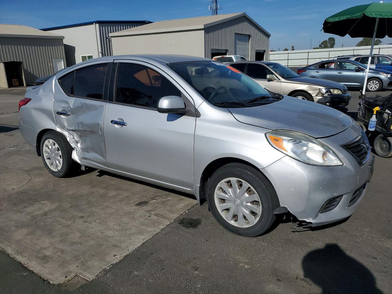 2013 Nissan Versa 1.6 S - Фото 4