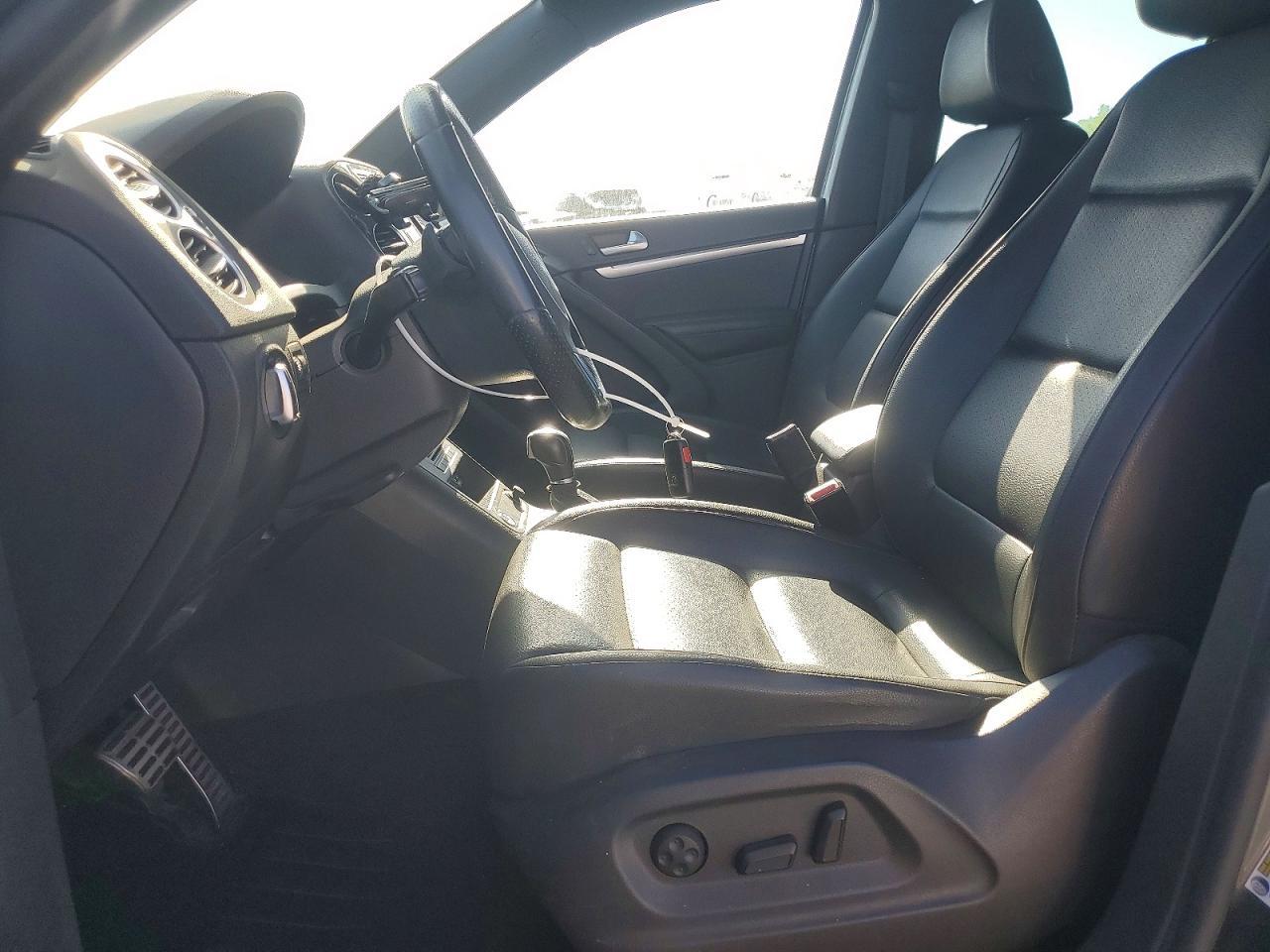 2016 Volkswagen Tiguan S - Фото 7