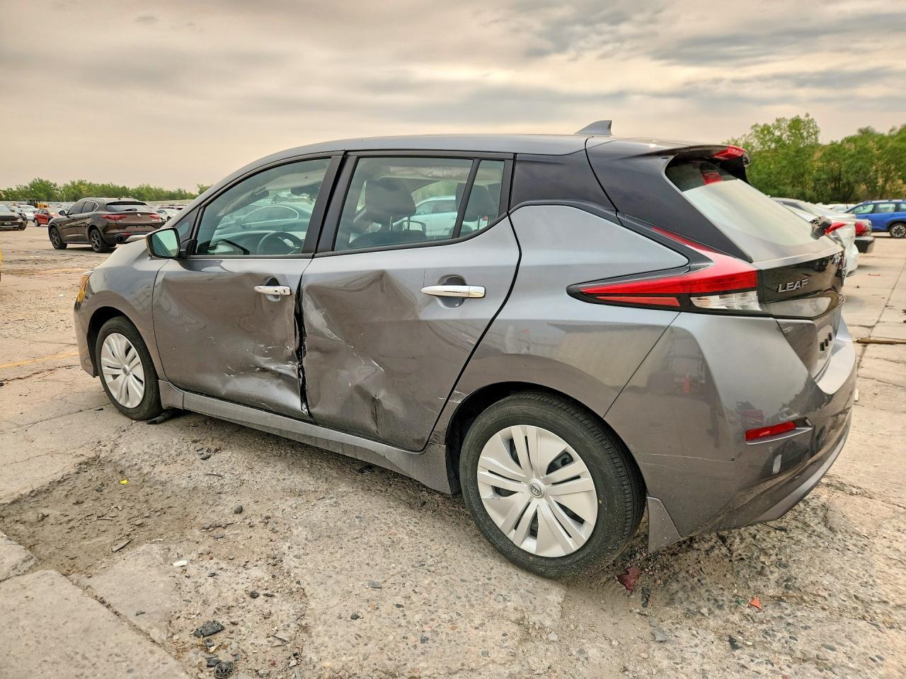 2025 Nissan Leaf S - Фото 2