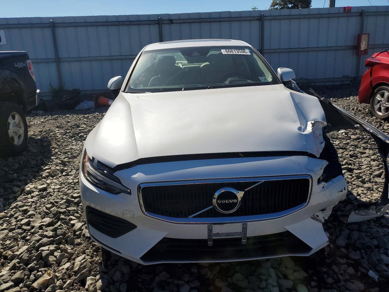 2020 Volvo S60 T6 Momentum - Image 5