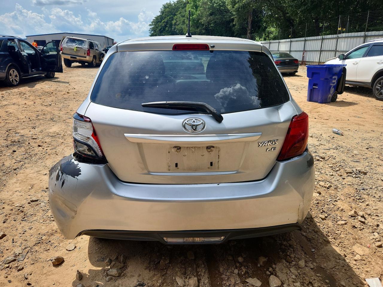 2015 Toyota Yaris 5-Door Le - Фото 6