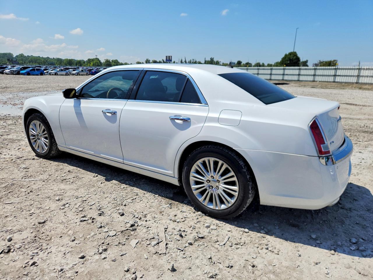 2013 Chrysler 300C - Image 2