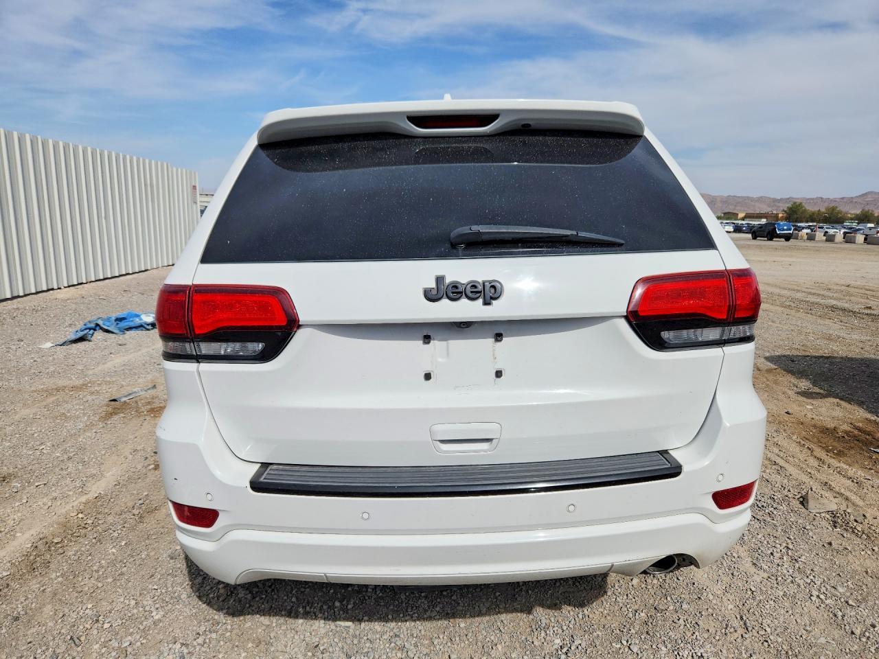 2017 Jeep Grand Cherokee Laredo - Image 6