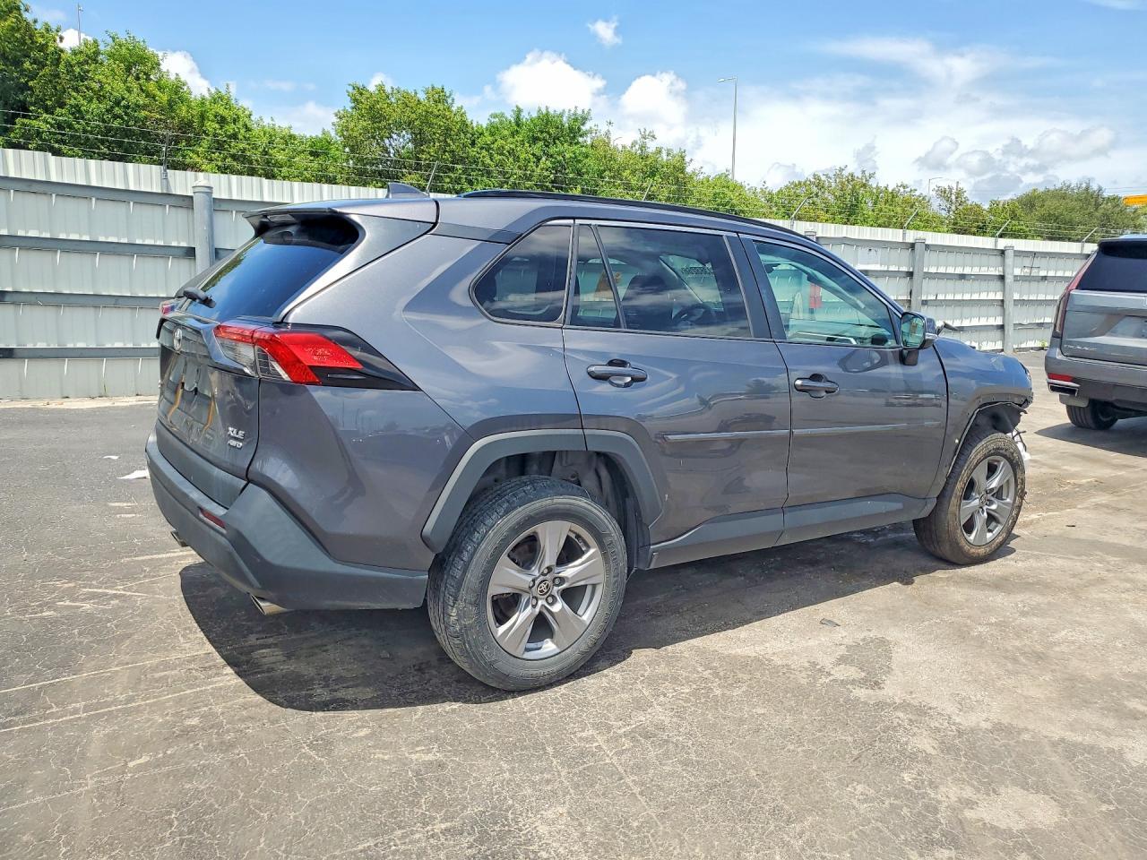 2022 Toyota Rav4 Xle - Фото 3
