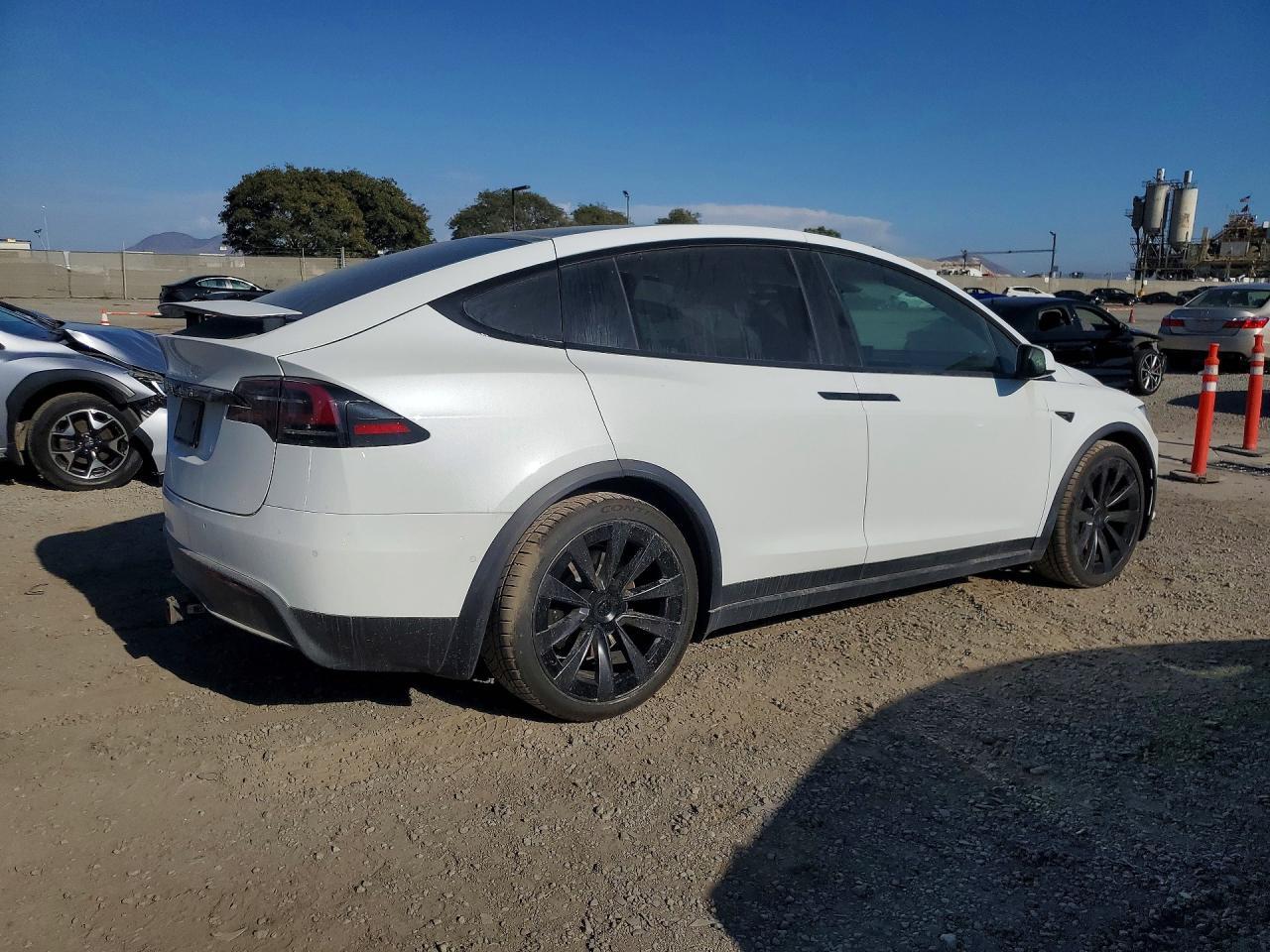 2022 Tesla Model X - Фото 3