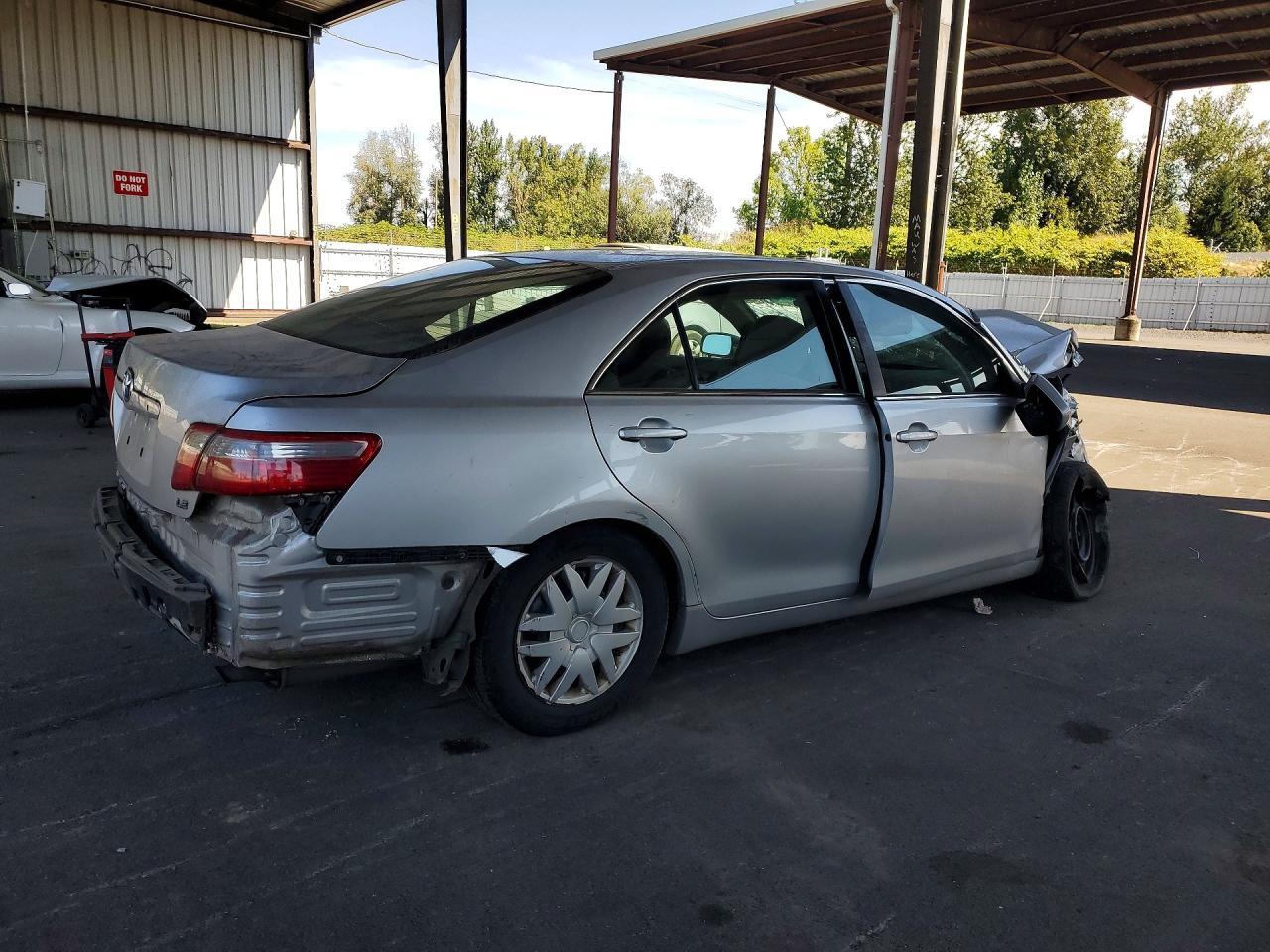 2009 Toyota Camry Le - Image 3